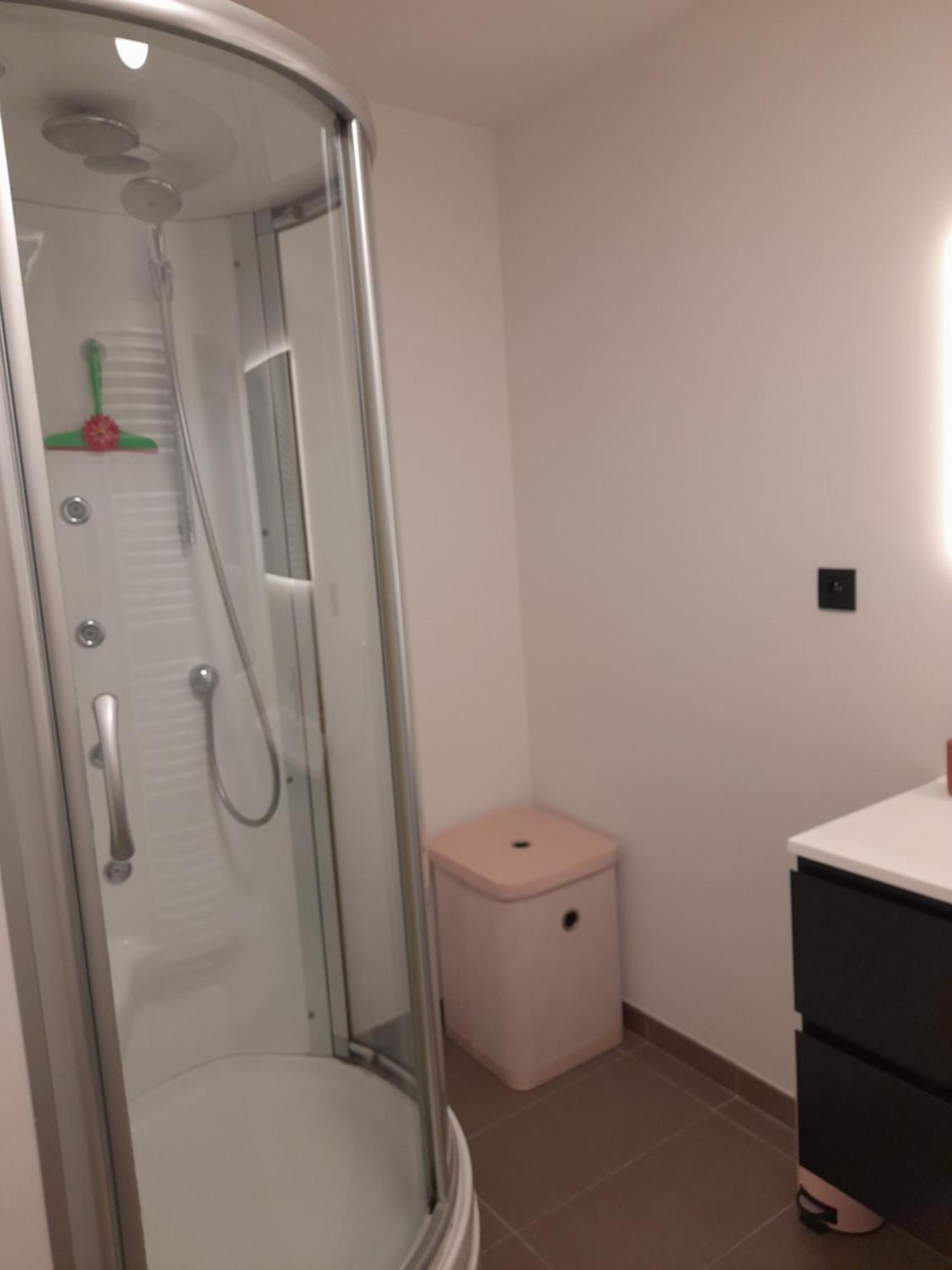 Zonnig Appartement Met 3 Slaapkamers En Gratis Parking Oostduinkerke-Bad Exterior foto